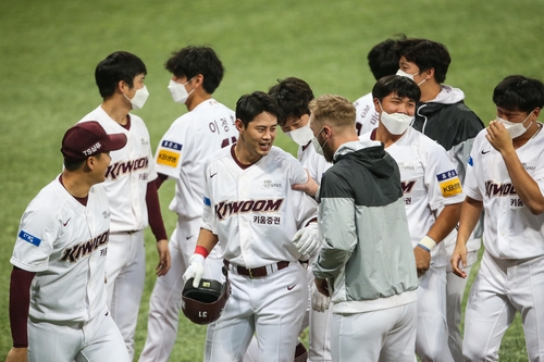 '끝내기' 키움 허정협 "속으로 외쳤죠…제발 잡지 마라!"