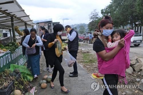 코로나19 확산하는데…뉴델리 영화관 6개월여만에 문 연다