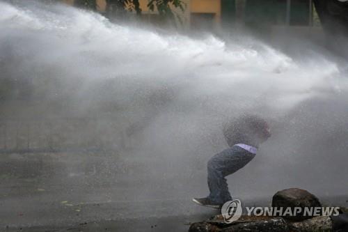 인니 노동법 개정 반대 시위 6천명 체포…145명 코로나 양성