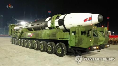 北, '다탄두' 신형ICBM·SLBM 공개…세계최장 '괴물 ICBM'(종합2보)