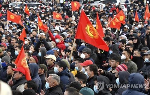 키르기스스탄 정국 혼란 지속…전 대통령 체포