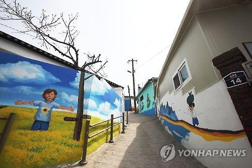 전주 한옥마을 인근 '자만 벽화마을' 새 옷 갈아입는다