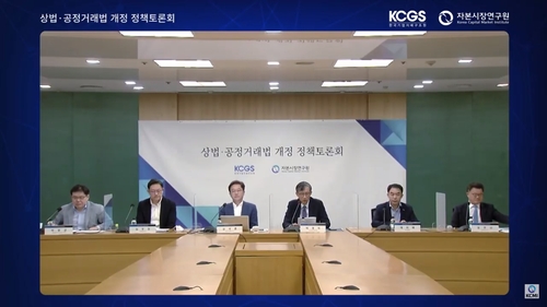 "해외 투기자본이 경영권 위협" vs "공정경제를 위한 법"