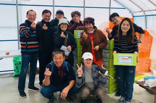 [#나눔동행] 평일은 교수, 주말엔 봉사단장…7년째 이웃에 쌀·식료품 나눔