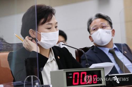 김현미 "전셋값 안정까지 시간 걸려…정밀 모니터링"