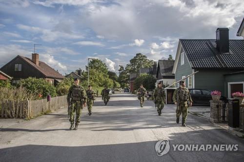 러시아 위협 맞서…스웨덴, 국방비 40% 늘린다