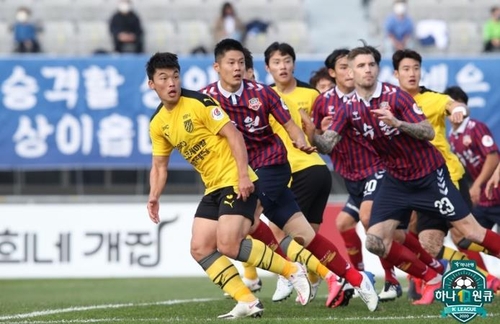 '박찬용에 울고 웃은' 전남, 수원FC 4-3 제압…K리그2 3위 도약(종합)