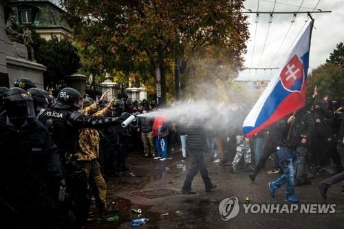 4천만명 감염시킨 코로나19, 가을·겨울 위세 더할 듯