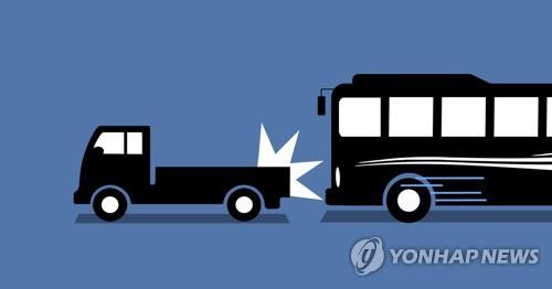 광주-무안고속도로 노안터널서 9중 추돌…12명 부상