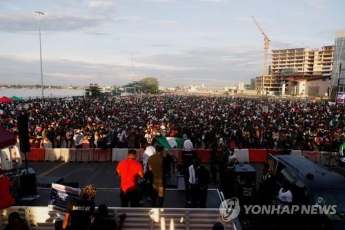 나이지리아서 '경찰개혁' 수십만 촛불시위…21년만에 최대규모