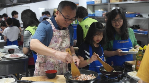 [휴먼n스토리] 매달 목욕 앞치마 둘러매는 경찰관…"봉사도 중독"