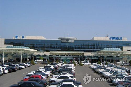 이용섭 광주시장 "민간공항 이전 여론조사는 시민 제안"