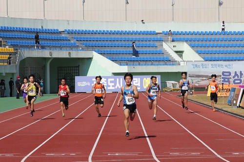 최명진·배윤진, 남녀 200ｍ 초등부 신기록…비웨사도 200ｍ우승