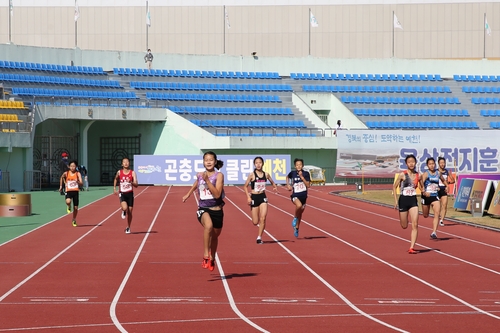 최명진·배윤진, 남녀 200ｍ 초등부 신기록…비웨사도 200ｍ우승