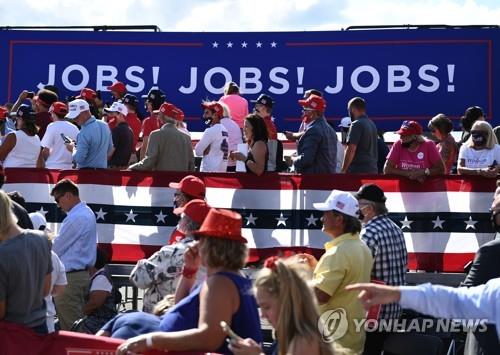 "미 유권자 46%, 트럼프의 '역전카드' 경제정책 불신"