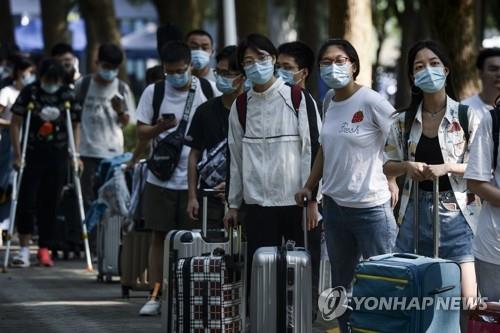 "중국 대졸자 취업시장은 여전히 암울"