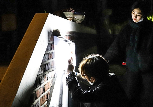 "어두웠던 마을이 환해졌어요"…삼척 노곡 우편함마다 등 설치