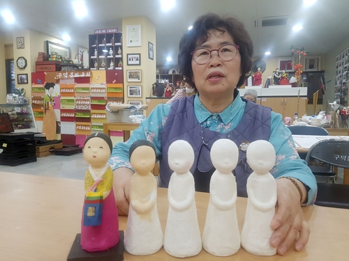 [K명장 열전] (16) 한국 전통 종이 예술 세계화…박봉덕 공예 명장
