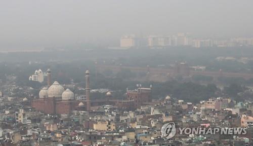 인도, 대기오염 최악 시즌 시작…트럼프 "정말 더럽다"