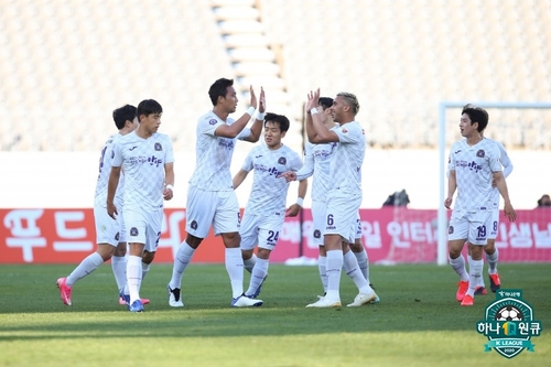 K리그2 제주, 1부 승격 9부능선 넘었다…수원FC에 2-0 승리(종합)