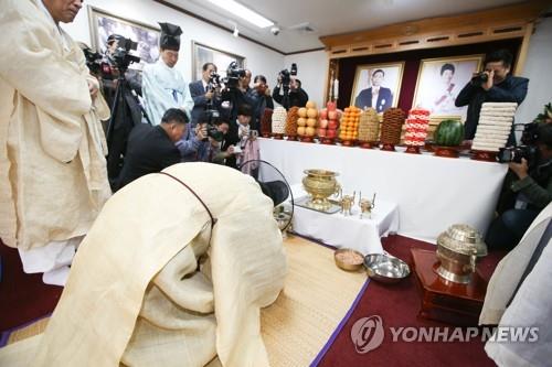 구미·문경서 박정희 전 대통령 41주기 추모제 열려