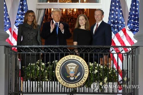 트럼프 "배럿, 미국인 사로잡아"…백악관 축하 행사 강행(종합)