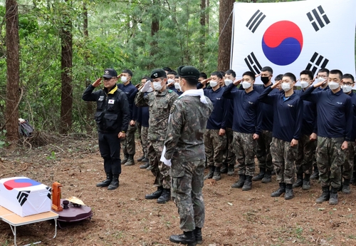 육군 11사단 홍천서 한국전 유해 11구·유품 1천658점 발굴