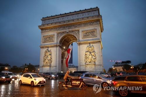 어수선한 파리…개선문에선 수상한 상자, 에펠탑에선 탄약 발견