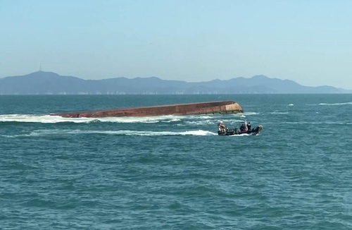 인천 덕적도 해상서 부선 침수 후 예인되다 뒤집어져