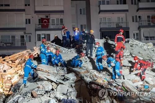 터키·그리스에 진도 7.0 강진…"사망 최소 22명·쓰나미 발생"