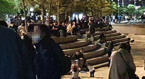 부산 해운대 거리에 다시 인파…핼러윈 분위기는 안 나