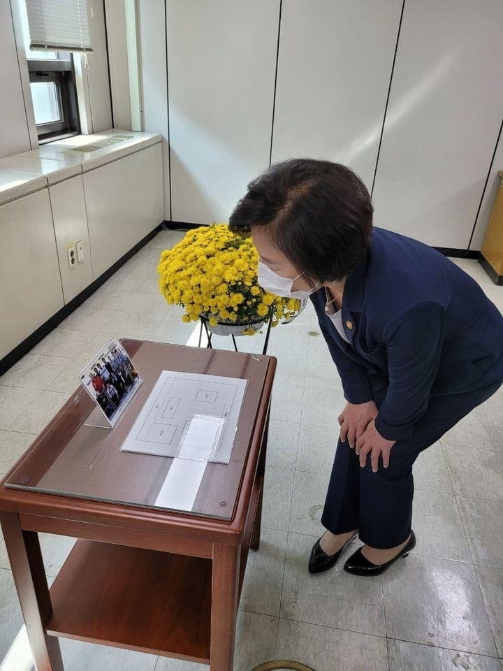 추미애 "조국 약속 지켜드리고자"…조국 "추풍에 모두 날아갈 것"