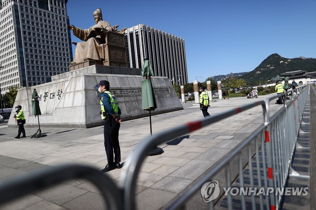 법원 "집회시 감염 확산 자명한 일"…한글날 집회 `금지`