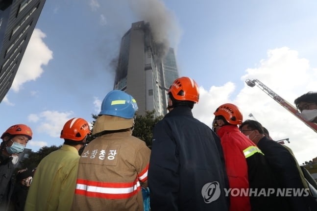 울산 아파트 화재 사망자 0명…불덩어리 속 침착대응 빛났다