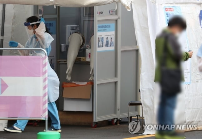 정부 "코로나19 감소 추세…거리두기 개편안 마련"