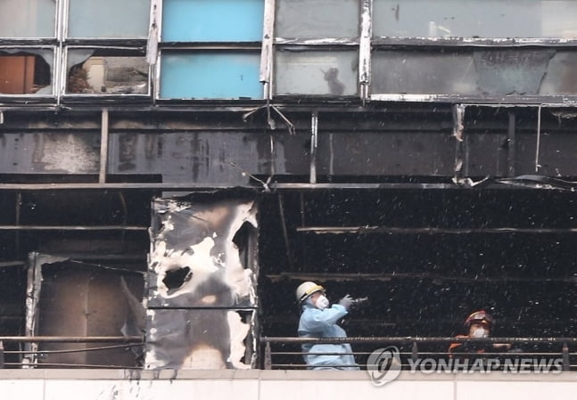 울산 주상복합 화재 원인 수사 착수…건물 CCTV 분석