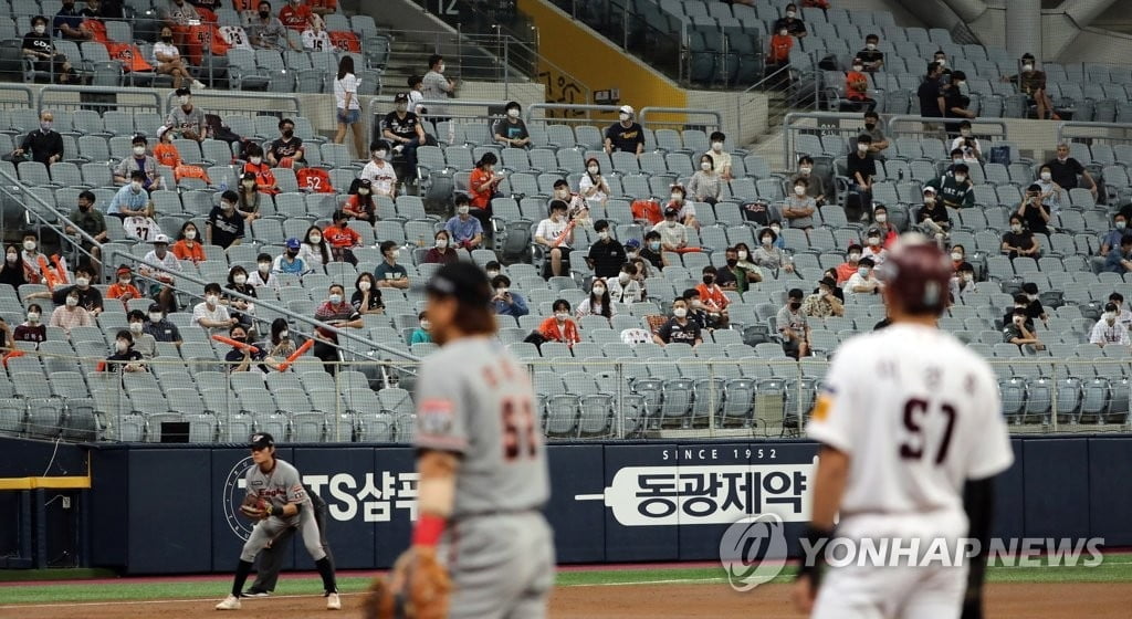 오늘부터 대형학원·뷔페 운영 재개…프로스포츠도 직관 가능