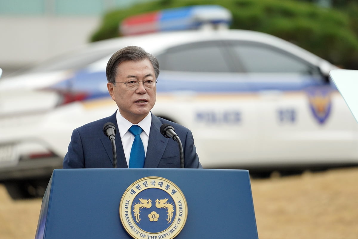 문 대통령은 21일 충남 아산 경찰인재개발원에서 열린 `제75주년 경찰의 날` 기념식에 참석했다. (청와대 제공)