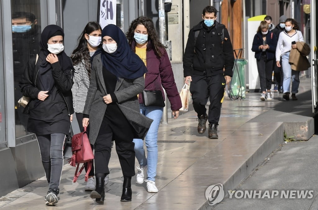 코로나 연일 최대치 유럽…질병센터 "상황 심각히 우려된다"