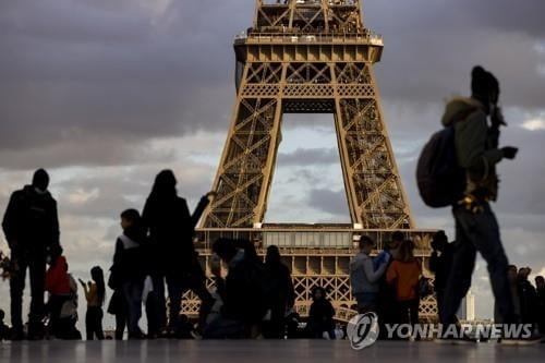 프랑스, 야간통금에도 하루 5만명 확진…체코, 경제 멈춰