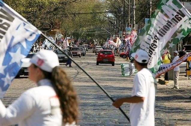 브라질, 지방선거 후보 20명 코로나로 사망…"지지자와 뒤엉켜"