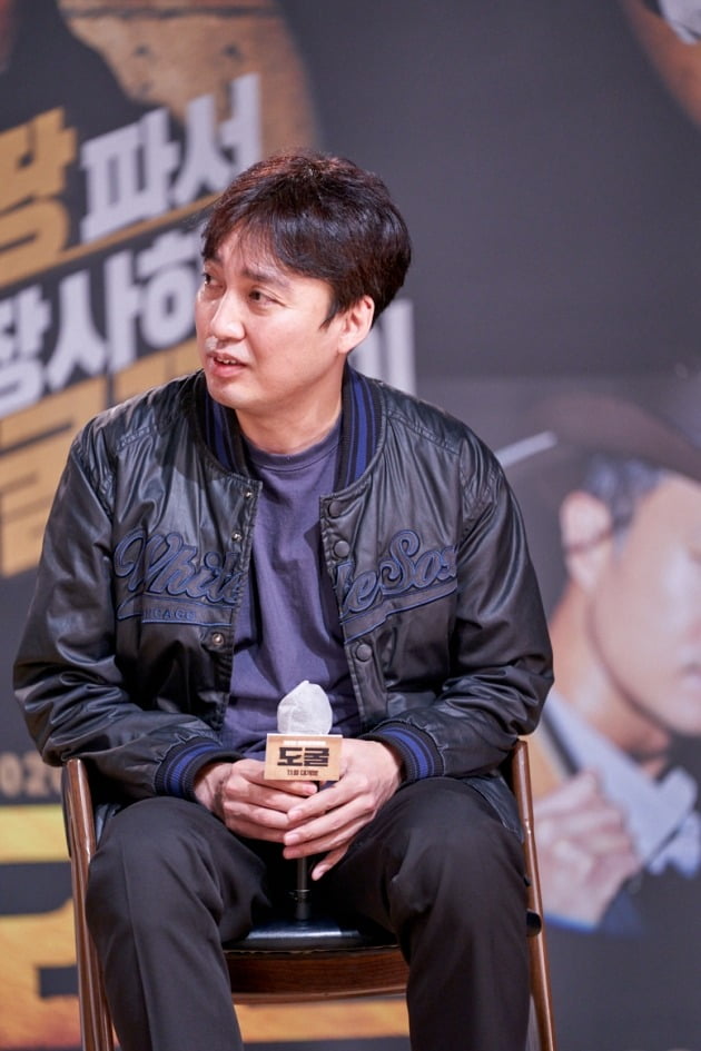박정배 감독이 6일 열린 영화 '도굴'의 온라인 제작보고회에 참석했다. / 사진제공=CJ엔터테인먼트