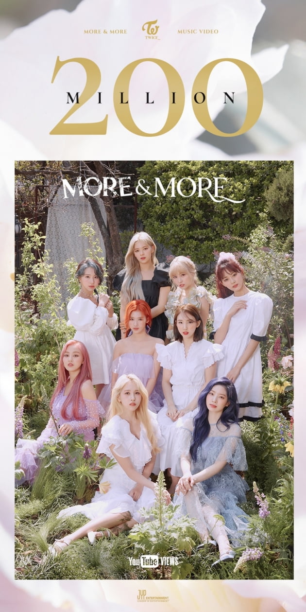 트와이스 'MORE & MORE' 뮤직비디오 2억 뷰 축전./ 사진제공=JYP