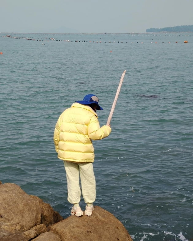 송가인, 대나무 낚싯대로 잡은 감성돔…어복도 남다르네