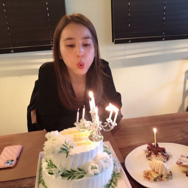 한혜진, ♥기성용+딸과 함께한 생일파티…"예쁜 케이크 감사합니다"
