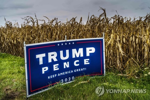 트럼프, 대선 앞두고 지지기반 농가에 보조금 '펑펑'