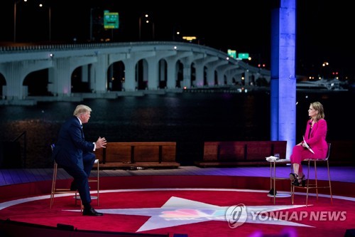 트럼프 '격정' vs 바이든 '침착'…2차토론은 '간접 대결'