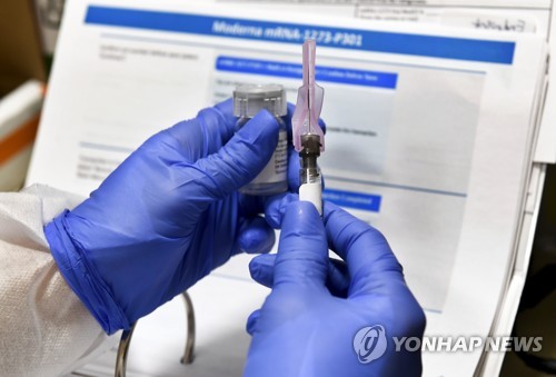 전 세계가 고대하는 코로나19 백신·치료제는 언제?