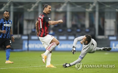 '코로나 극복' 즐라탄, 밀란 더비서 멀티골…AC밀란 2-1 승리