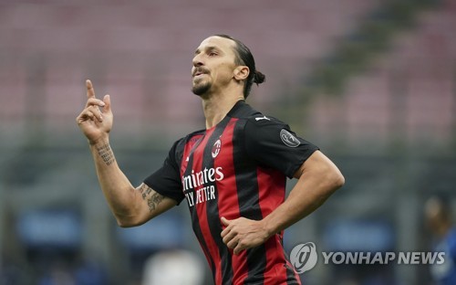 '코로나 극복' 즐라탄, 밀란 더비서 멀티골…AC밀란 2-1 승리